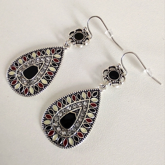 Earrings - Picture 3 of 7